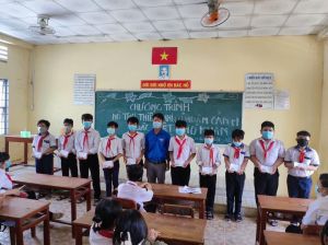 HOẠT ĐỘNG GIÚP TRẺ EM CÓ HOÀN CẢNH KHÓ KHĂN NĂM HỌC 2021-2022