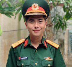 Nhân viên quân y tận tâm, trách nhiệm